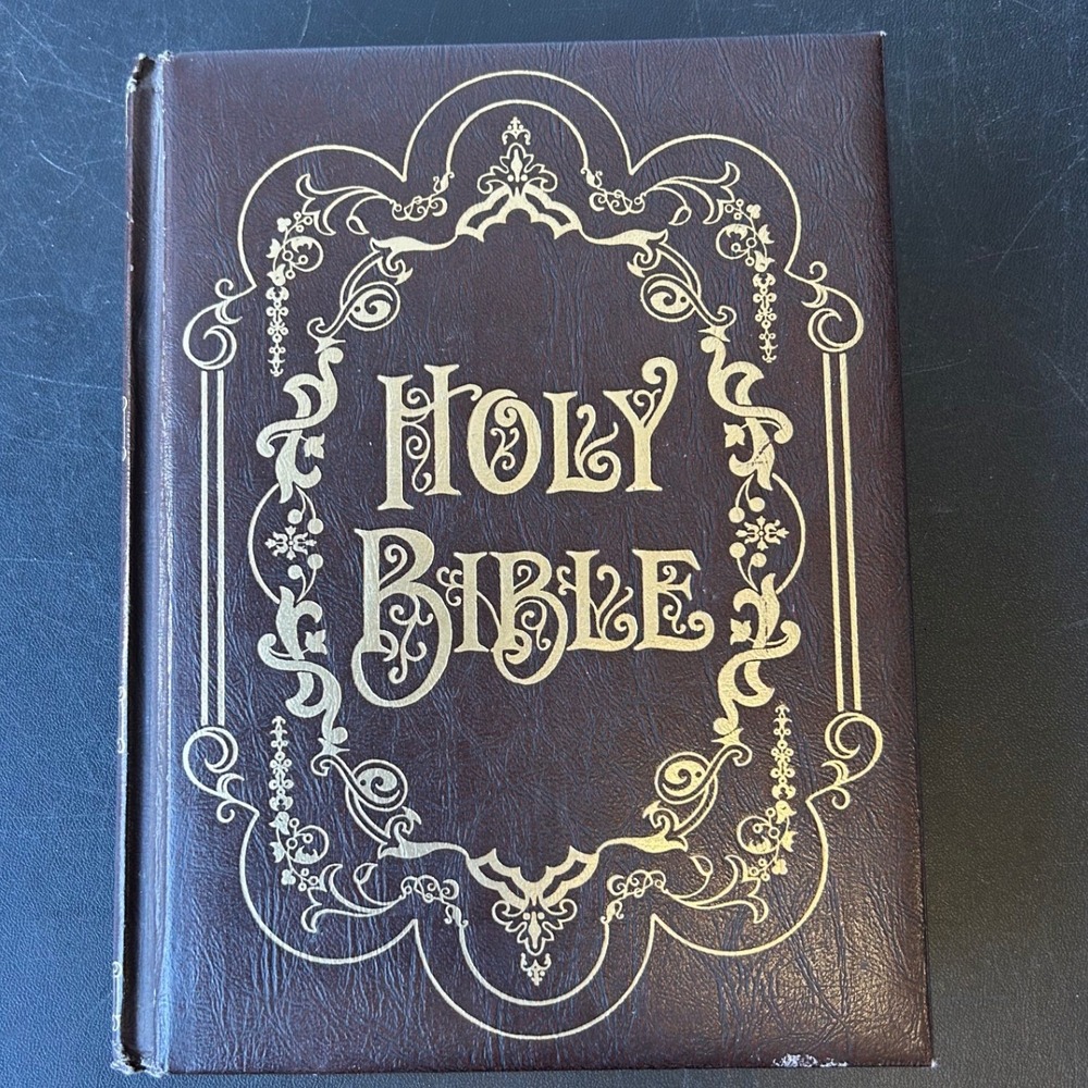 1971-1972 Catholic Bible Publishers Holy Bible NAB Brown Vintage Family Record